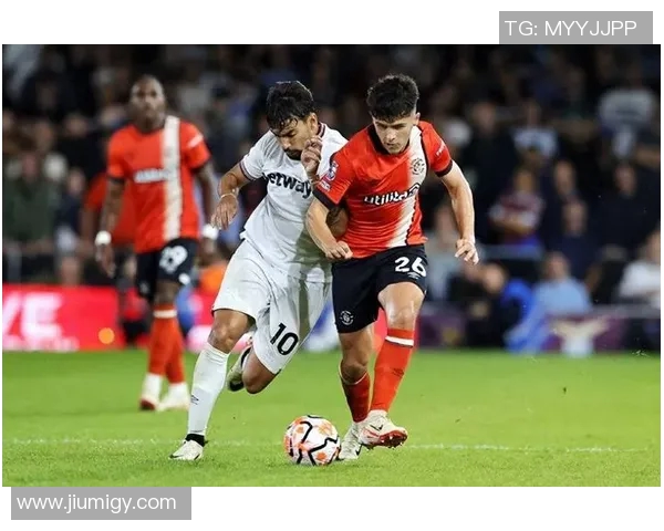 卢顿主场迎战曼彻斯特联期待精彩对决双方球员全力以赴争取胜利 卢顿主场迎战曼彻斯特联期待精彩对决双方球员全力以赴争取胜利