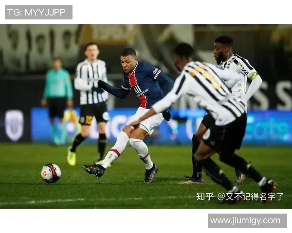 巴黎圣曼与曼联激战在即谁能在欧洲赛场上笑到最后